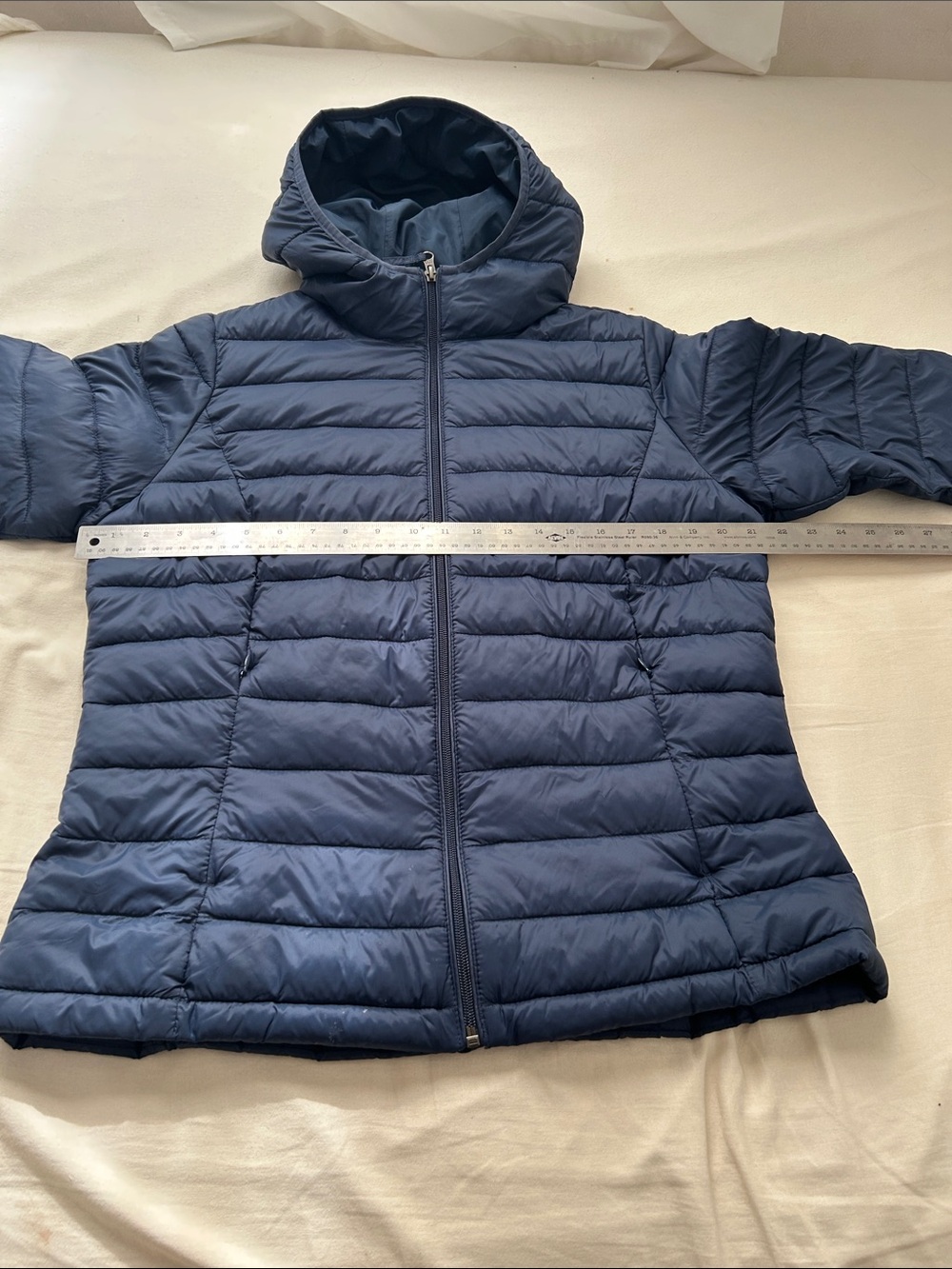 Amazon Essentials Women's Hooded Quilted Puffer Jacket in Navy Blue, Size L, EUC - Picture 10 of 10